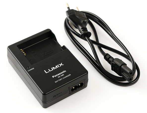 Panasonic DE-A80 Original Ladegerät für BLC-12 Akku Messeware