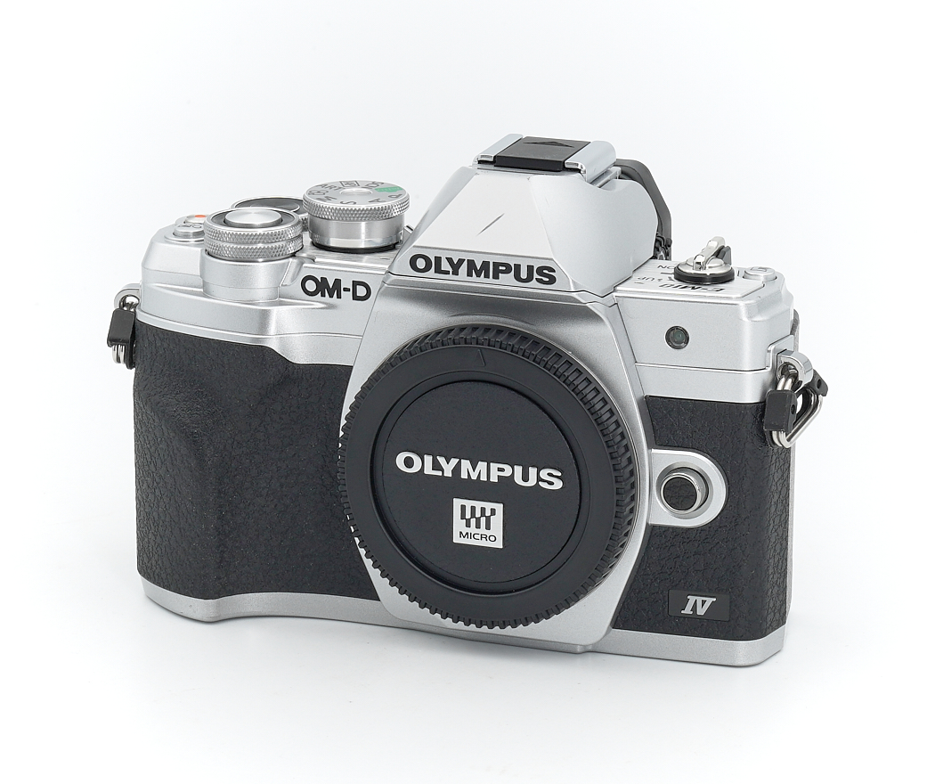 Spiegellose Kamera, Micro Four Thirds, Silbernes Gehäuse, Schwarzer Griff, Kameragehäusedeckel