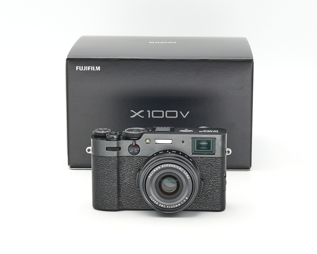 Fujifilm X100V schwarz Ausstellungsstück, ca. 600 Auslösungen #39375**