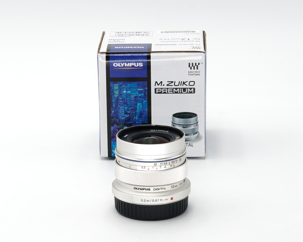 Olympus M.Zuiko Digital ED 12mm 2.0 Vitrinenmodell, im Originalkarton #LBX**