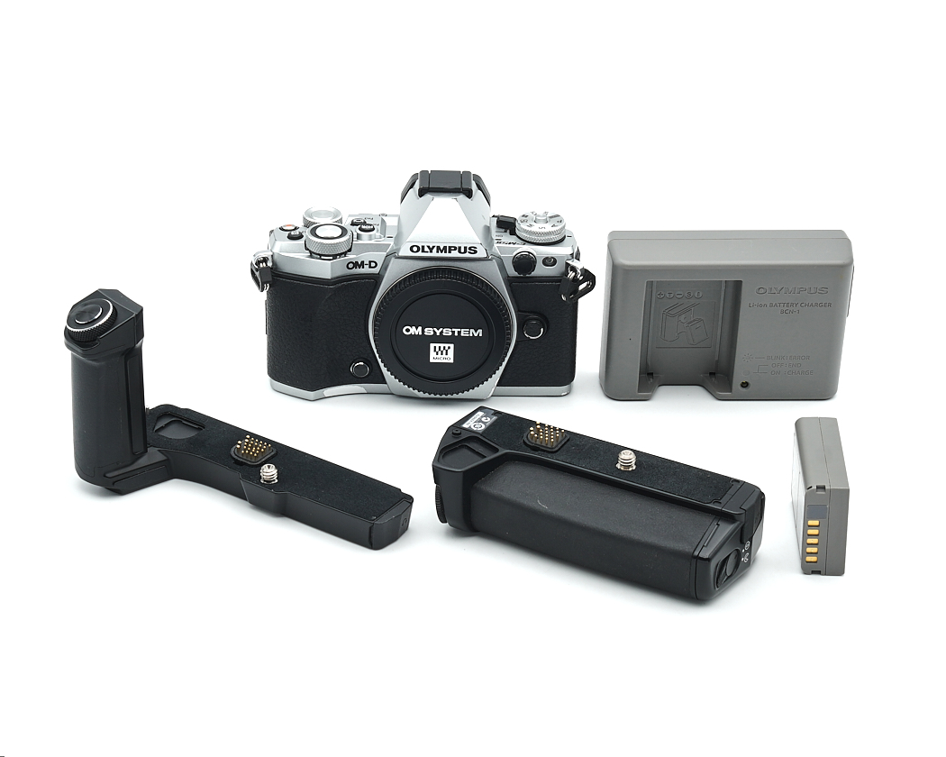 Olympus OM-D E-M5 Mark II silber Gehäuse + HLD-8 #X40358*