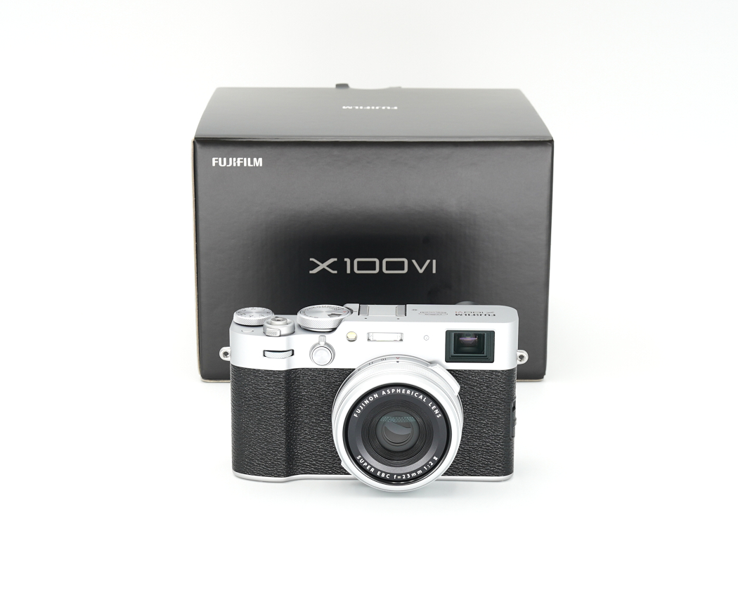 Fujifilm X100VI silber Ausstellungsstück, nur ca. 900 Auslösungen #42014**