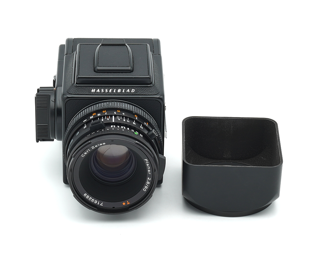Mittelformatkamera, Filmkamera, schwarze Kamera, Carl-Zeiss-Objektiv, Gegenlichtblende