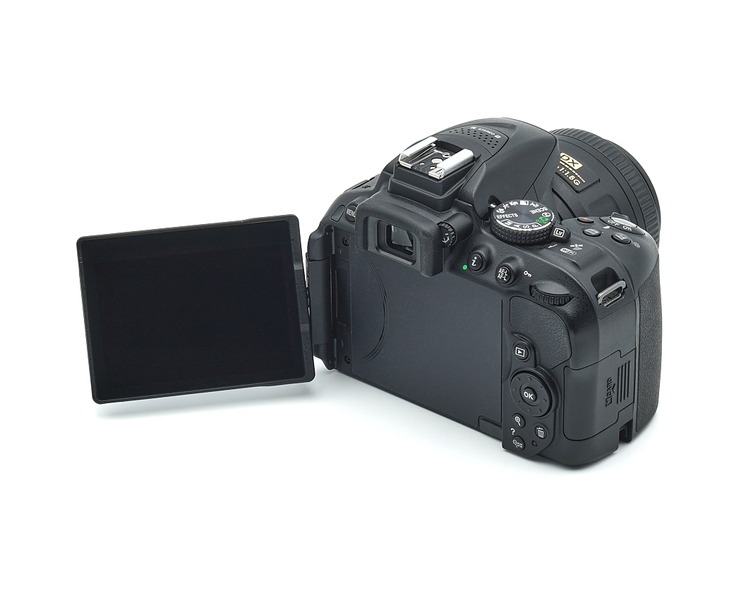 Digitale Kamera, LCD-Bildschirm, zuklappbarer Bildschirm, schwarze Kamera, DSLR-Körper