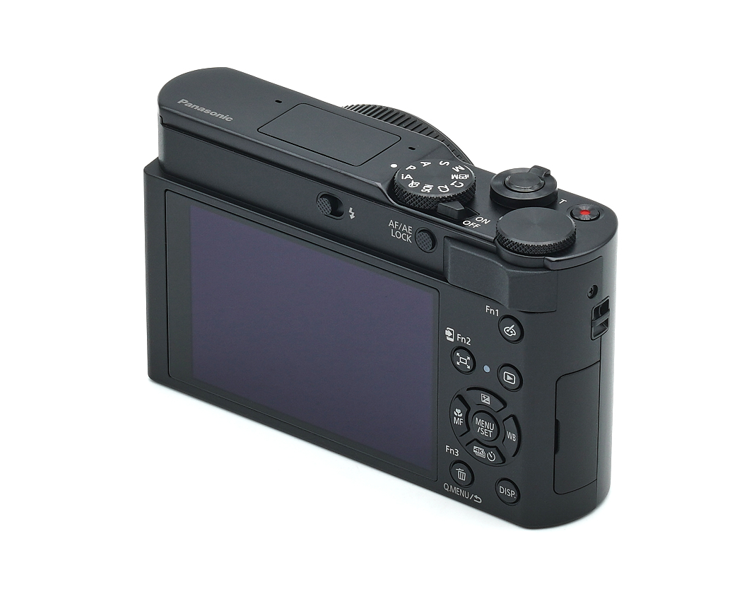  digitale kamera,  kompakte kamera,  lcd-bildschirm,  bedienelemente drehknöpfe,  panasonic-kennzeichnung