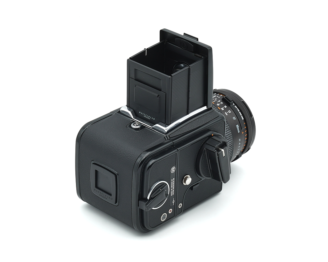 Mittelformatkamera, Filmkamera, schwarzes Gehäuse, Wechselobjektiv, Lichtschachtsucher