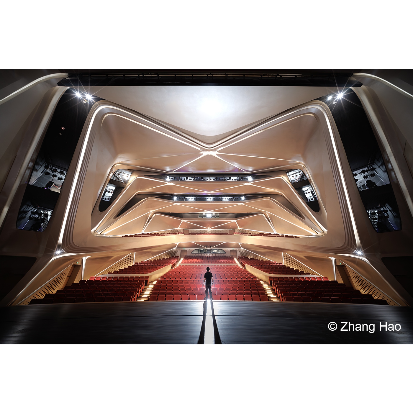 Theater, Auditorium, Architektur, Großes Hallenraum, Bühnenscheinwerfer