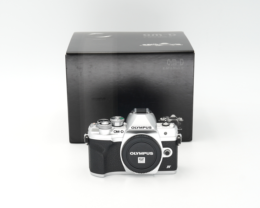 Olympus OM-D E-M10 Mark IV silber Gehäuse Ausstellungsstück #46580**