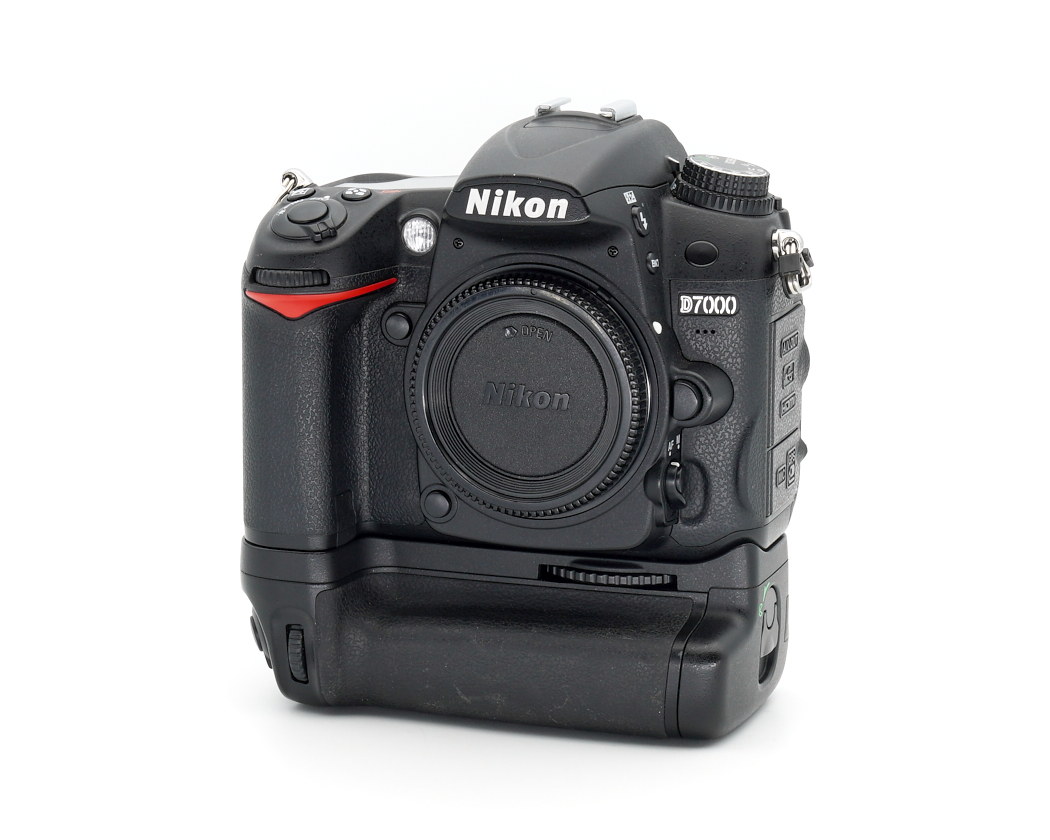 Nikon D7000 Gehäuse + MB-D11 Batteriegriff, Topzustand  #X35507*