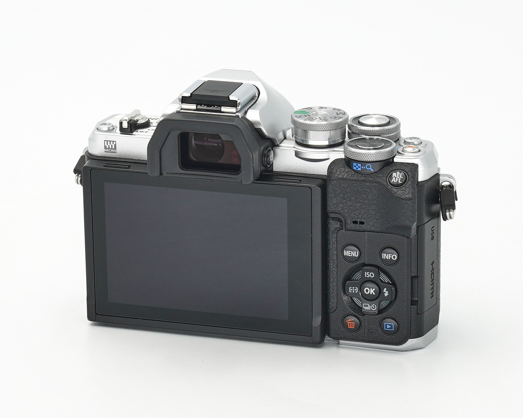 Olympus OM-D E-M10 Mark IV silber Gehäuse Ausstellungsstück #46580**