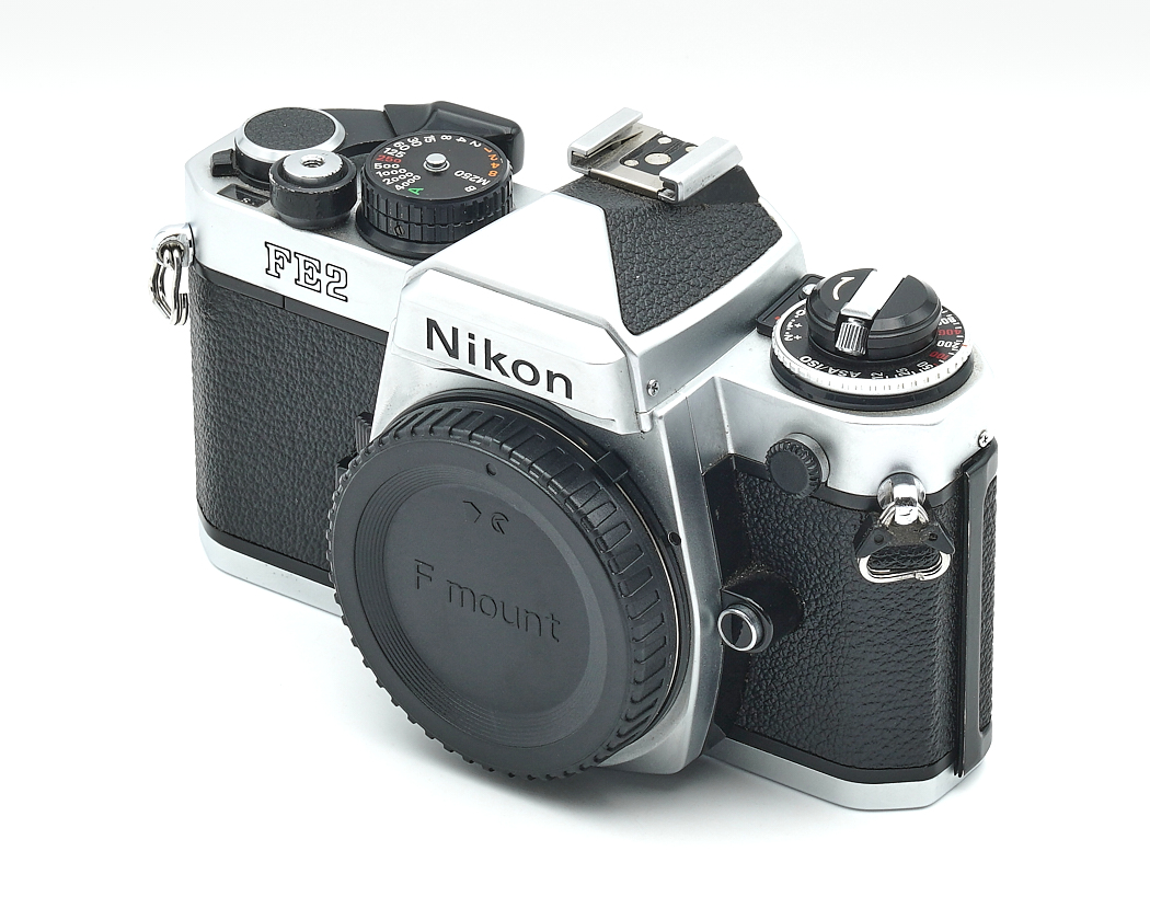 Nikon FE2 Gehäuse silber Topzustand, sehr gepflegt, Nikon-Fachhändler #50776*