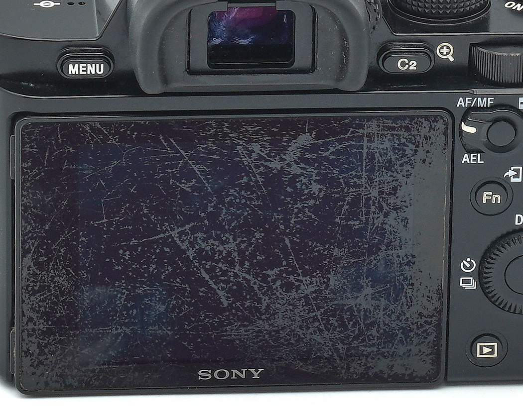 digitale Kamera, Rückseite LCD, zerkratzter Bildschirm, Sony, schmaler Körper