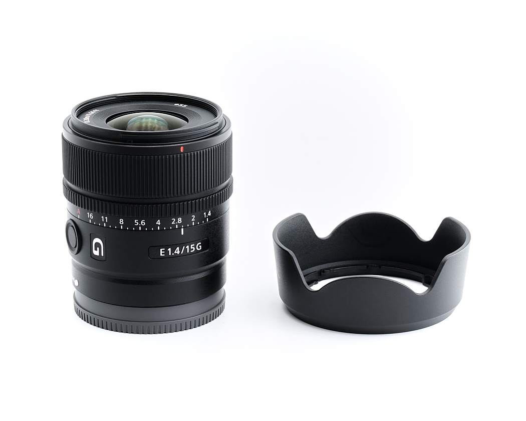 Objektiv, E-Mount Objektiv, 35mmäquivalent, Festbrennweite, Blendenkappe/Lens Hood enthalten