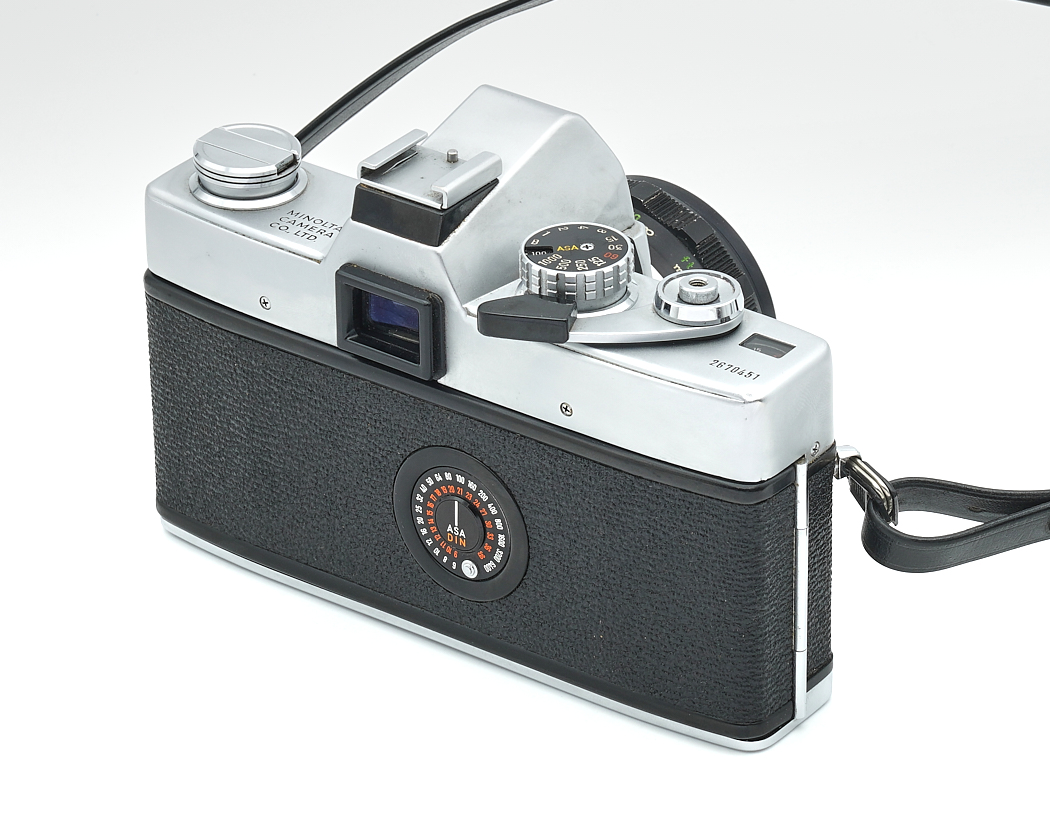 Filmkamera, Analogkamera, silbernes Gehäuse, schwarze Kunstlederoberfläche, Vintage-Kamera