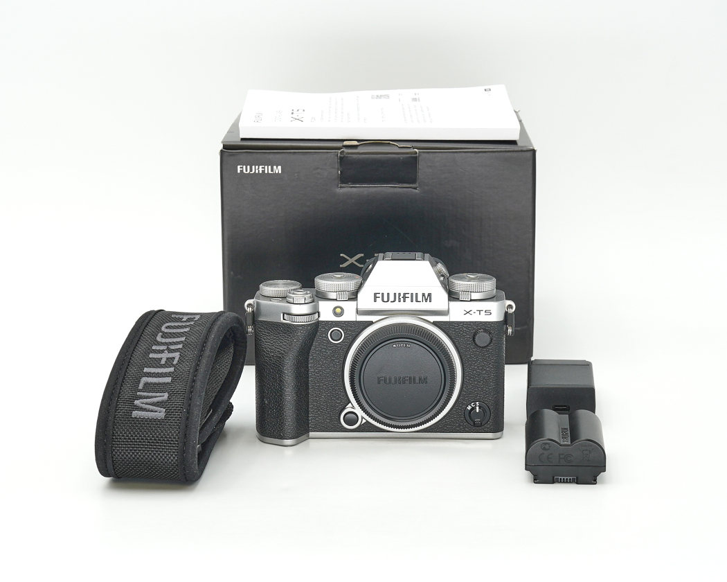 Fujifilm X-T5 silber Gehäuse  Einzelstück , nur 9 Auslösungen #51222**