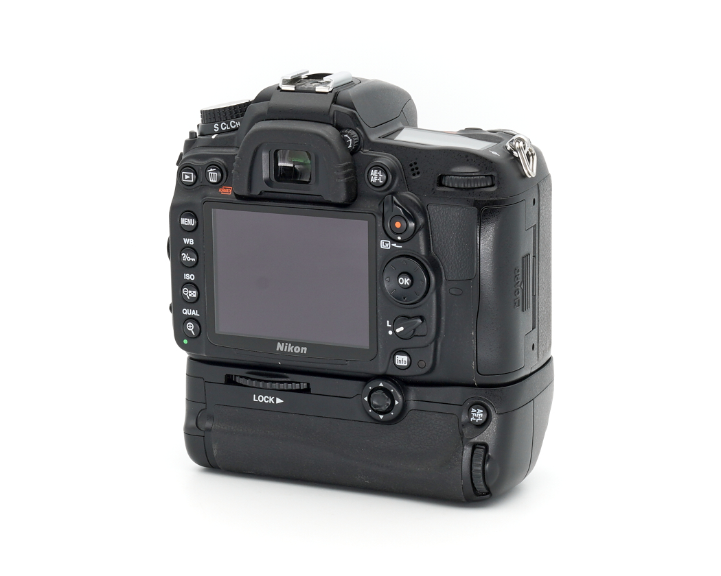 Nikon D7000 Gehäuse + MB-D11 Batteriegriff, Topzustand  #X35507*