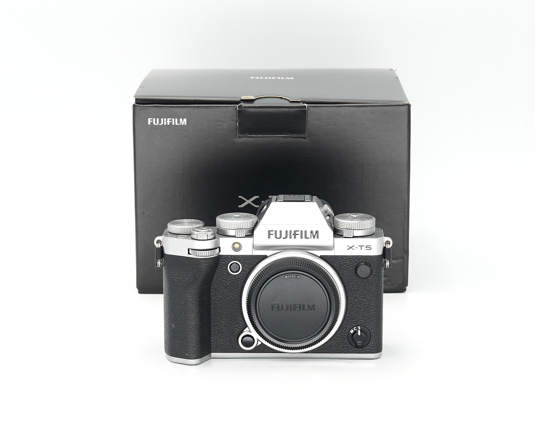Fujifilm X-T5 silber Gehäuse  Einzelstück , nur 9 Auslösungen #51222**