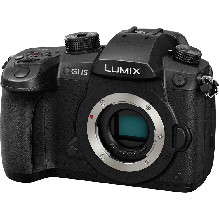 Panasonic LUMIX GH5 spiegellose Systemkamera in schwarzem Gehäuse ohne montiertes Objektiv