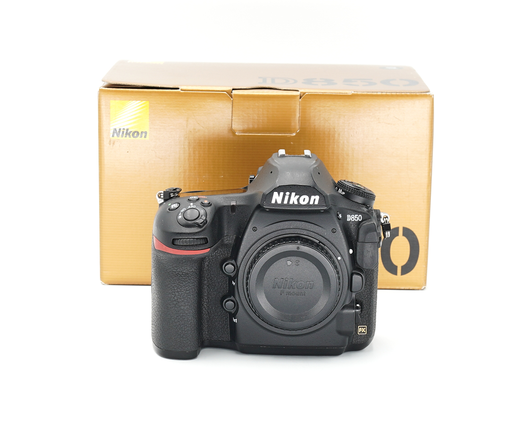 Nikon D850 Gehäuse, 99000 Auslösungen, im Originalkarton, Nikon-Fachhändler #49433**