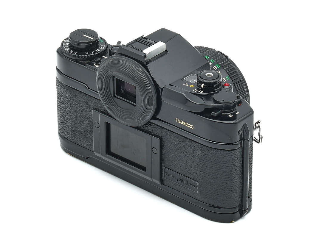 35-mm-Filmkamera, Spiegelreflexkamera, schwarzes Gehäuse, manuelle Bedienelemente, Filmtransporthebel